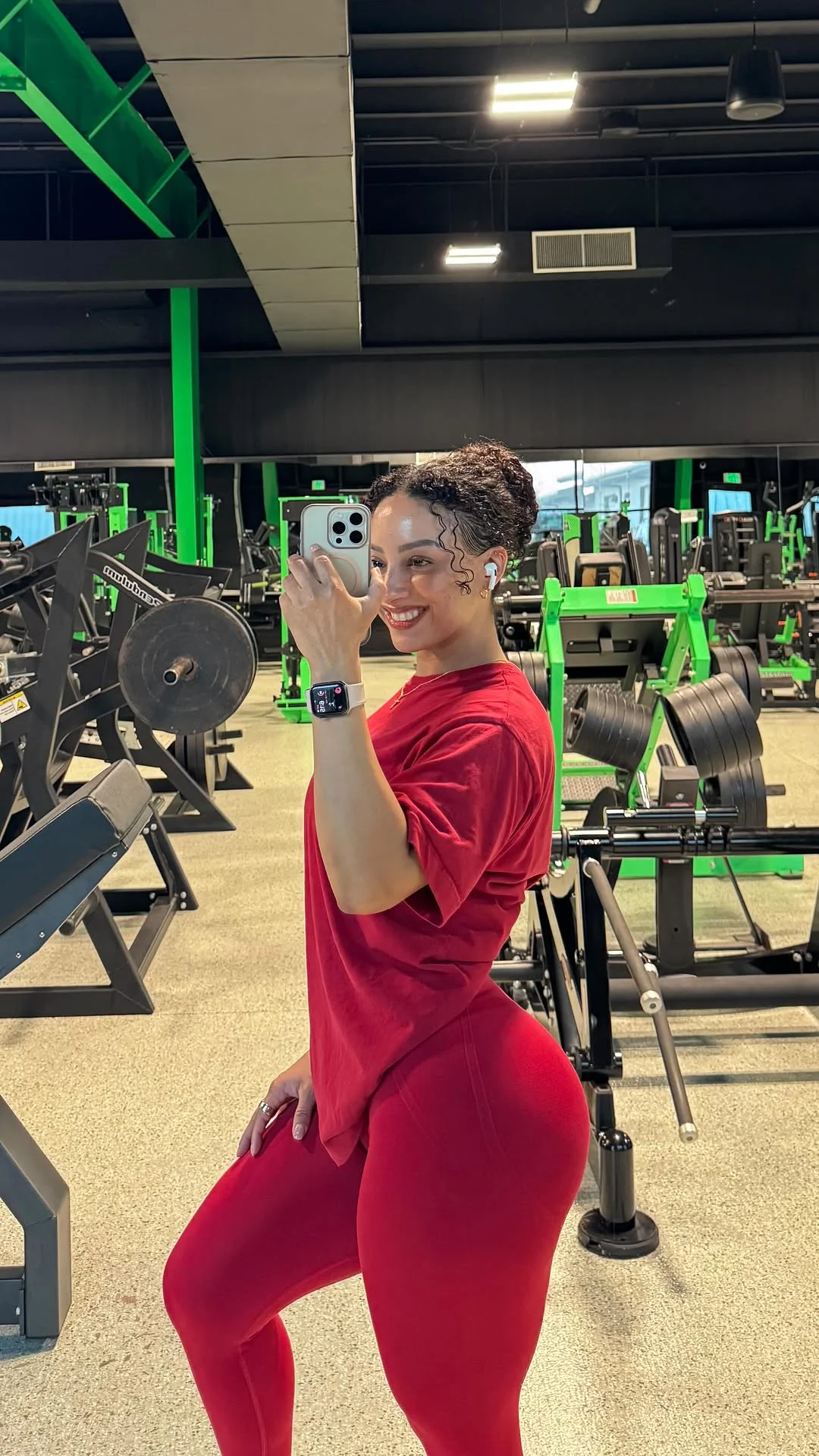 If your glutes aren’t growing, you’re probably rushing your reps. Control the movement. Cross over midline. Squeeze like you mean it. Try this finisher and thank me later #glutes #gymmotivation #girlswholift