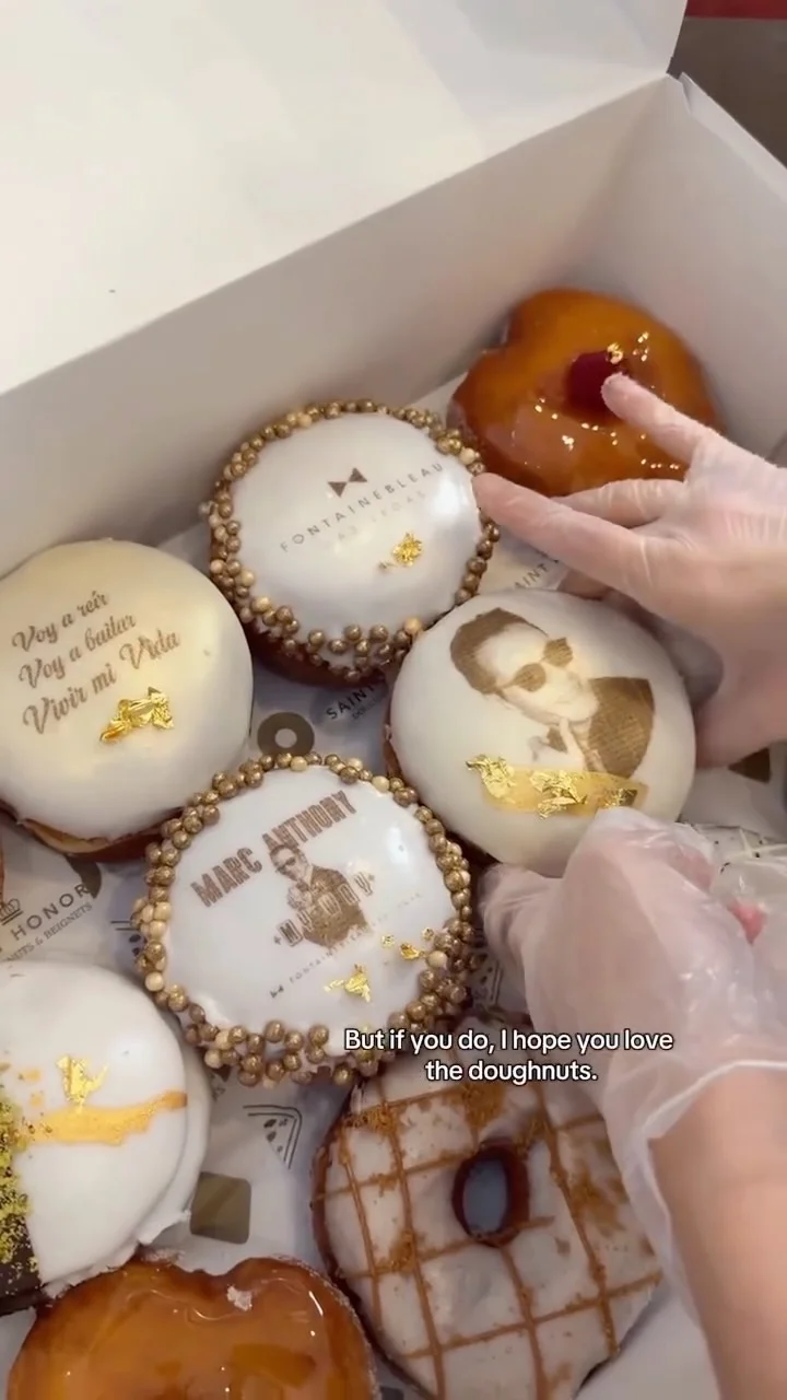 SO honored let’s go deliver?! #donuts #vegas #celebrity #marcanthony