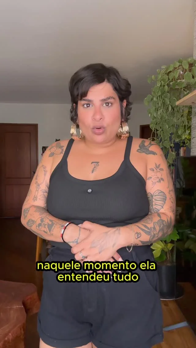 Às vezes a gente vira a Jurandira da própria história… e só descobre quando já tá no meio da confusão. Você teria feito diferente? História de seguidora, manda a sua no link da bio!