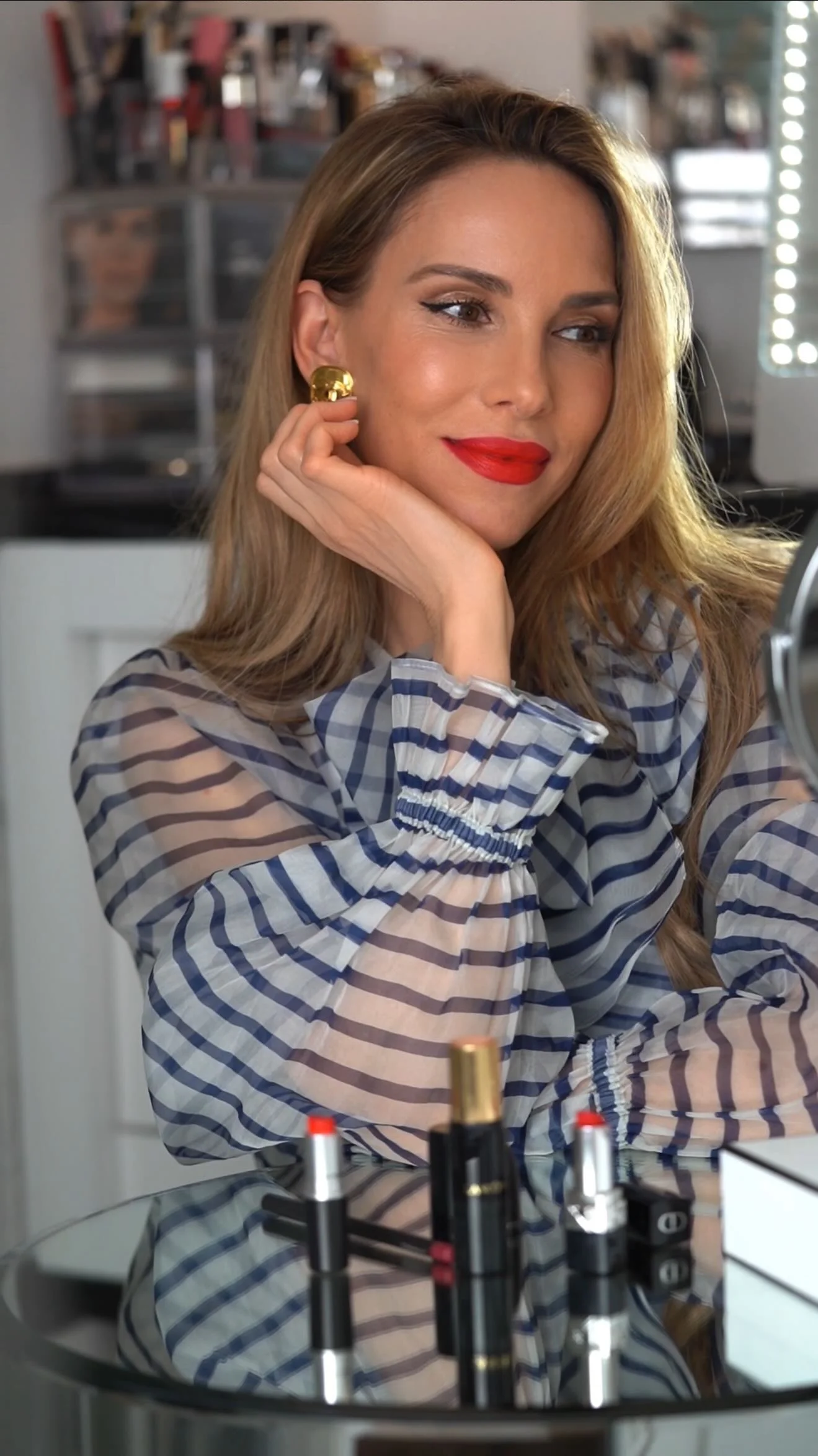 My red lip secret Here’s my full routine for the perfect red lip. Find all the direct product links in my broadcast channel. ———- Mein Red-Lip-Geheimnis Hier ist meine komplette Routine für den perfekten roten Lippenloo...