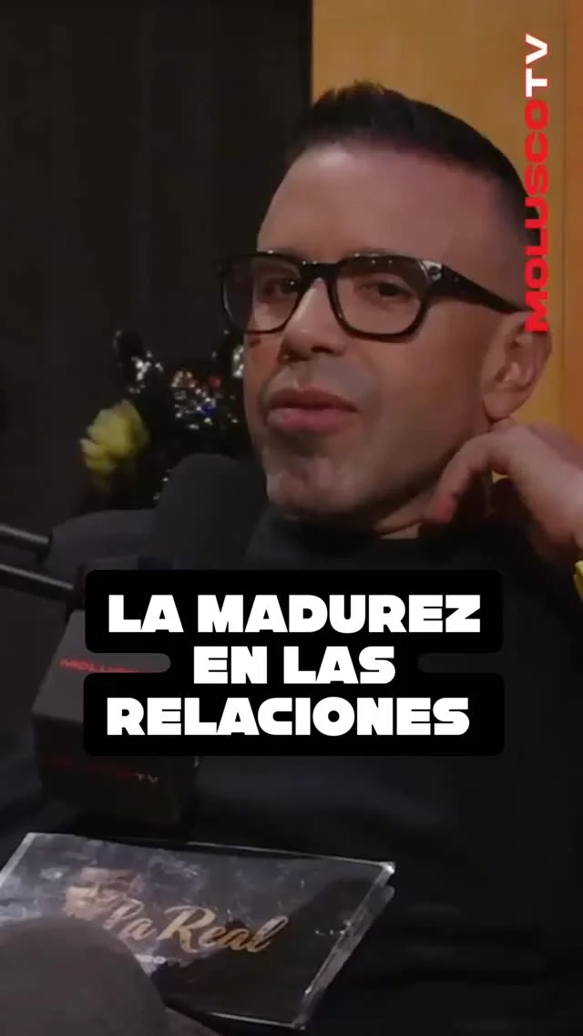En esta etapa de su vida, @alexandralugaro ve las relaciones de parejas de manera distinta. DISPONIBLE en MoluscoTV por YouTube.