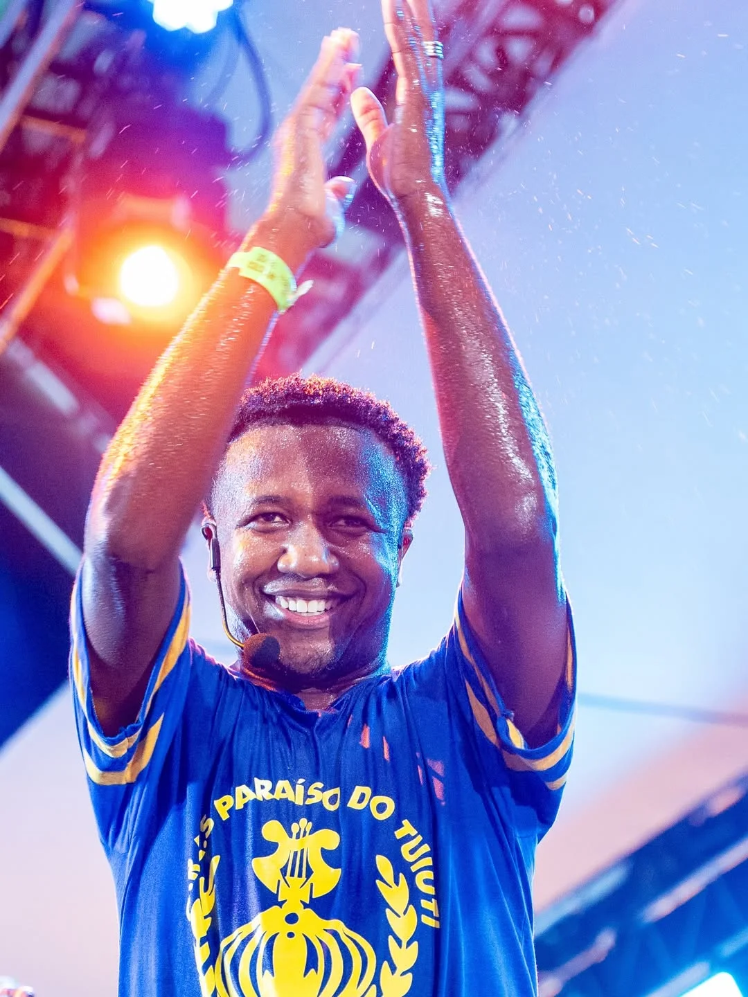 A nossa Fan Fest entrega TUDO! ✨ Teve ala das passistas com @alexcoutinhooficialrj pra ninguém deixar o samba cair e manter o pé tinindo na areia! #RioCapitalDoCarnaval #FanFestCopacabana #PraiaDeCopacabana #SESCRJPARCE...