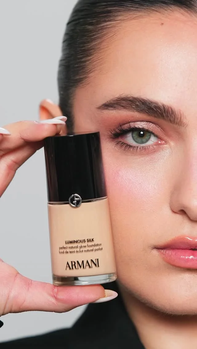 A natural glow with the newly enhanced Luminous Silk Foundation. ✨ Textură silky iconică și un make-up effortless, fix cum îmi place mie. Atunci când personajul principal nu mai sunt eu sau @balgiualina înseamnă că e ce...