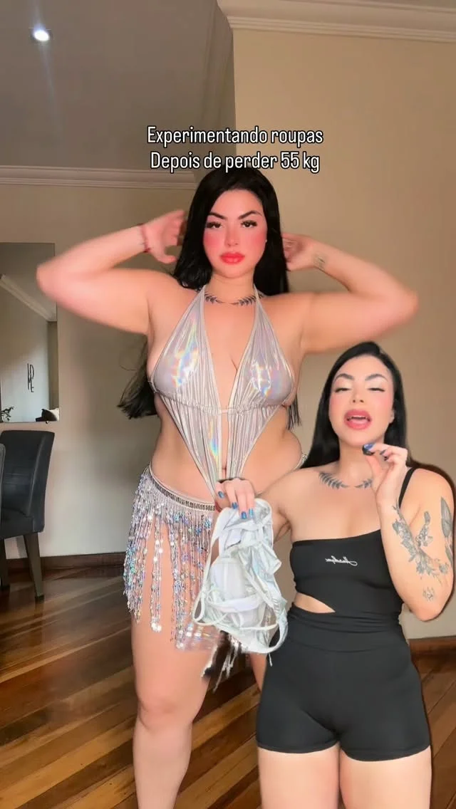 A 2 anos atrás as pessoas comentavam que eu ainda estava imensa! Debochavam das minhas recaídas e mesmo com o coração destruído eu continuei! E aqui estamos nós! Entranho em um tamanho P! Músculos aparentes e cada vez mais determinada! 🥺🥹🥹🥹🥹 macaquinho da @hardynfitness cupom: 🏷️ALEXIATAMIRA