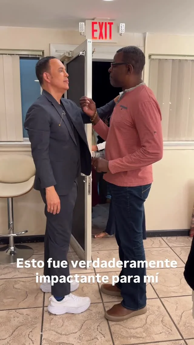 Las cosas que me pasan con este espectáculo, creo que no me han pasado nunca. La gente ríe y ríe y al final sienten que les toca el corazón significativamente. Creo que en Ignorancia Artificial he podido poner en escena...