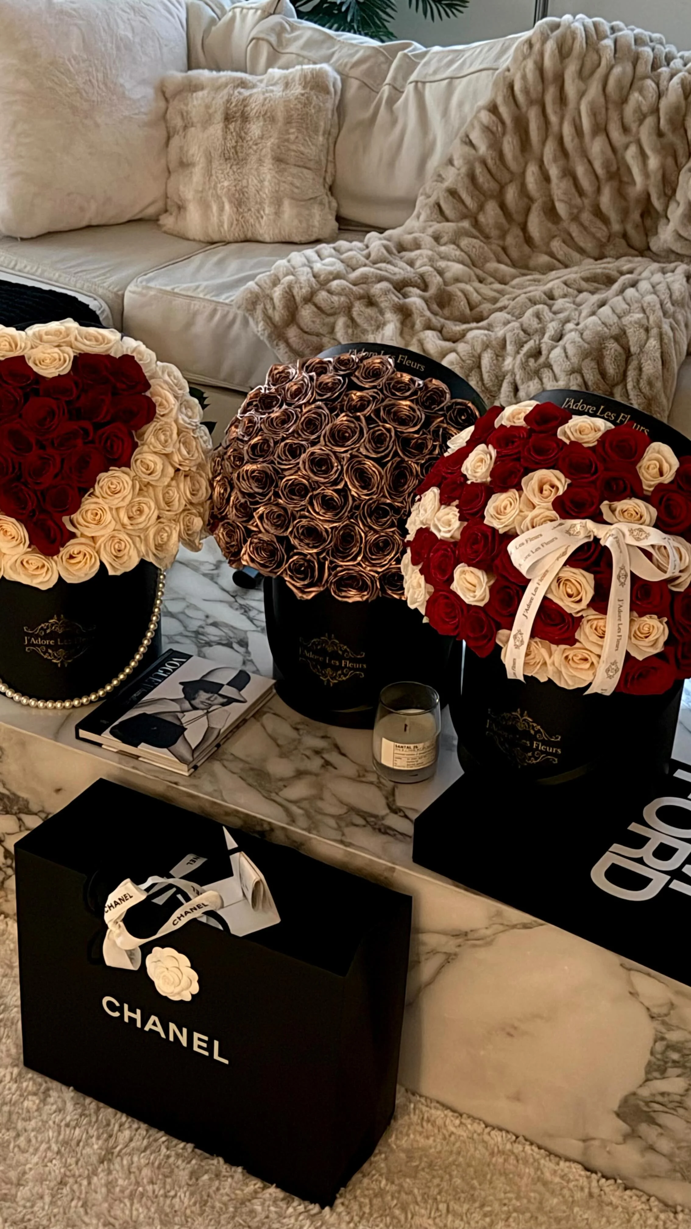 products: @clinique chubby stick moisturizing lip color balm in shades boundless blush, chunky cherry & whole lotta honey #cliniquepartner @charlottetilbury glow foundation stick @morphebrushes contour stick @Freck frec...