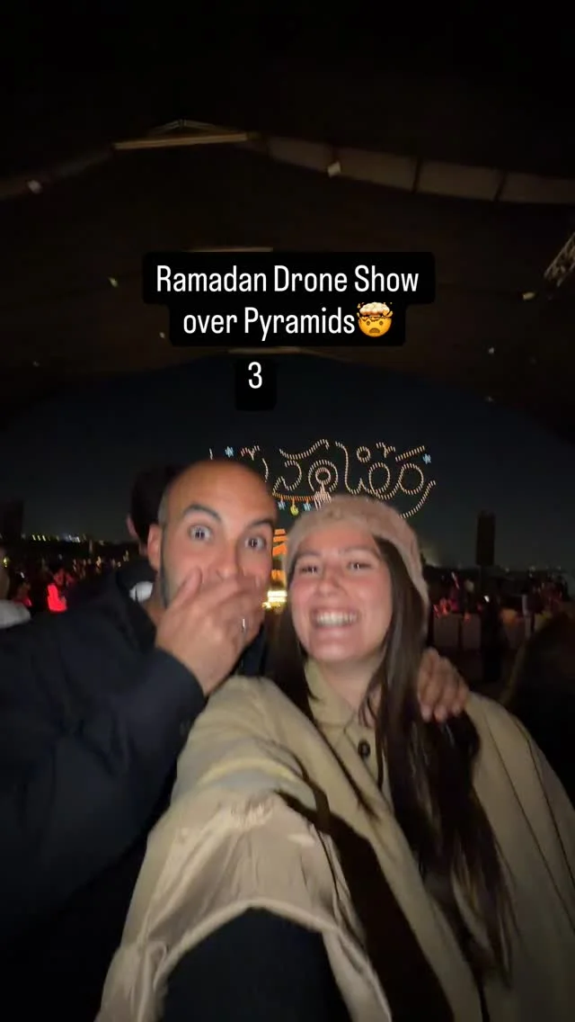 من أجواء رمضانية على هامش الأهرامات بشو الدرون حاجة في منتها الجمال تحيا مصر Ramadan Vibes on the pyramids with this amazing drone show It really was amazing Long Live Egypt