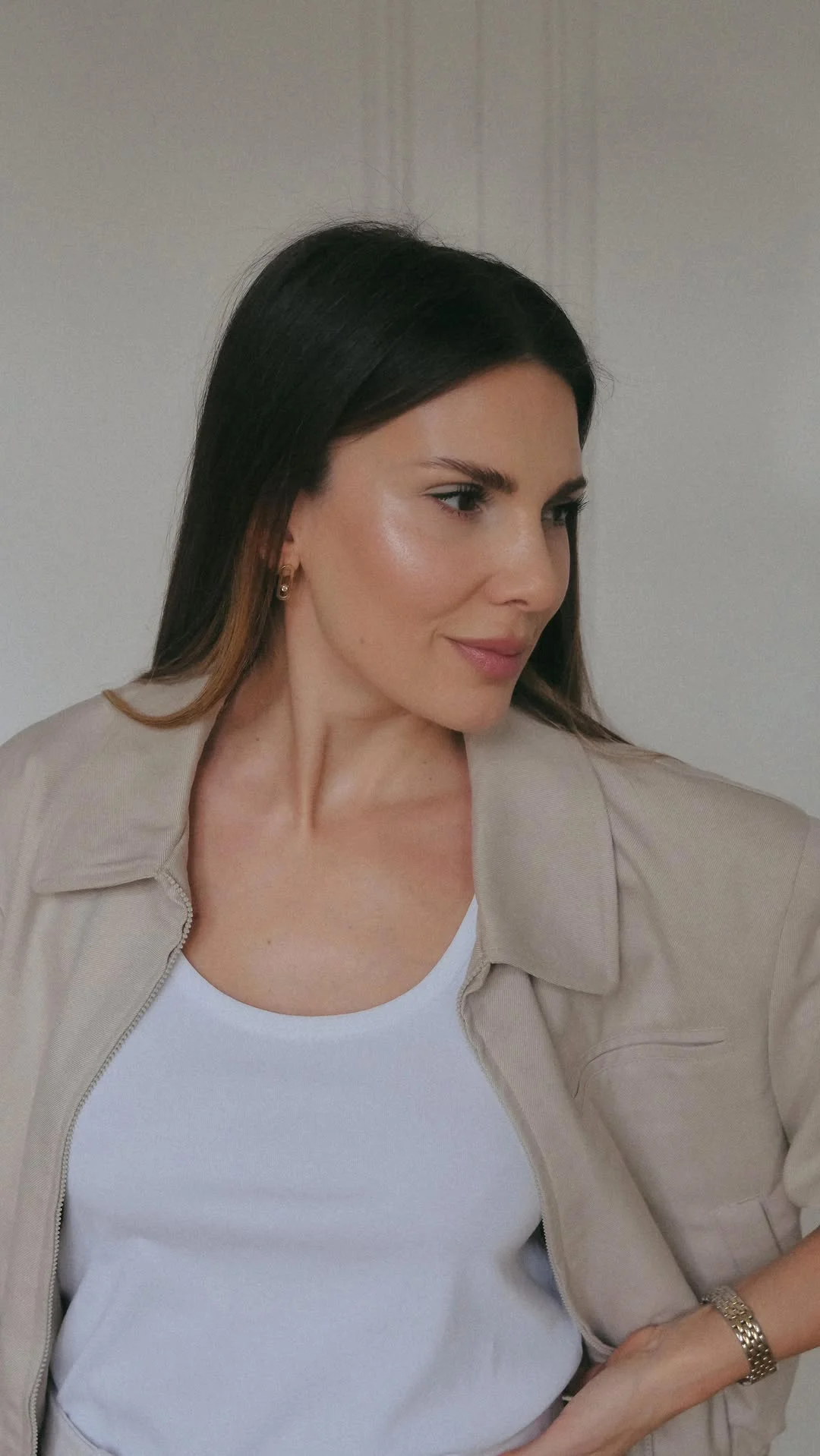 Shade matching just entered its tech era. You upload a bare-faced photo in natural light, fill in a 1-minute form, and they custom-match your foundation to your exact skin tone. I went for medium coverage with natural f...