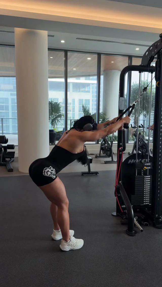 Fluye, entrena, confía… lo demás llega solo.

#fitnessgirl #girlpower #fitnessmotivation