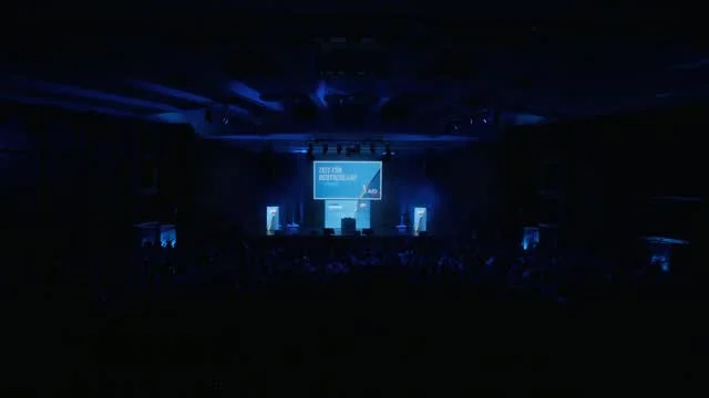 "Wir sind Demokraten, wir sind immer gut gelaunt - bei uns kann jeder alles sagen."