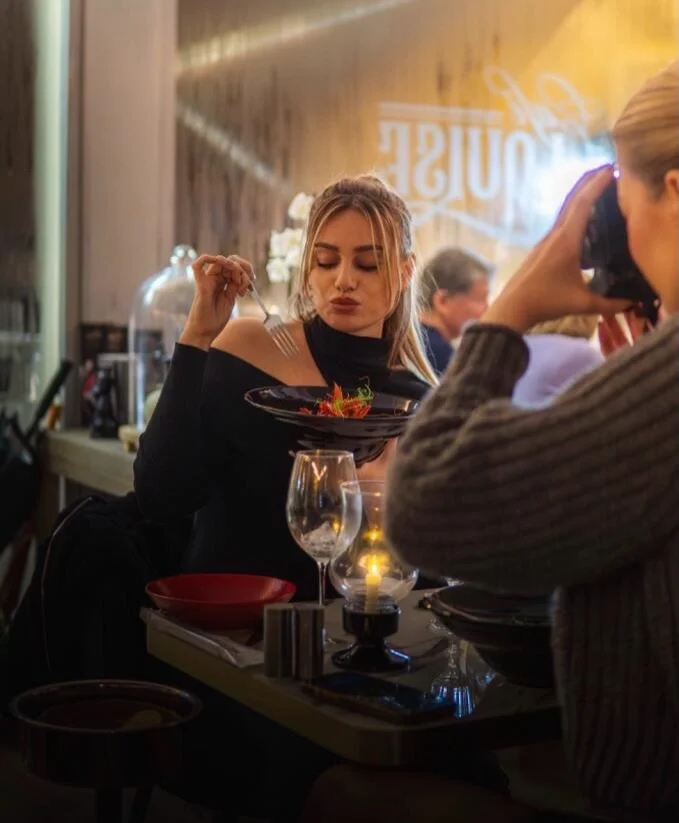 JEU CONCOURS: @aliciamaheoff X @lifeoflovearual X @cafelouise06 ON VEUT VOUS GATER ! ❤️ • Gagnez votre dîner pour deux personnes chez @cafelouise06 à Peymeinade ️ Pour participer: • Abonnez vous à @cafelouise06 @lifeofl...