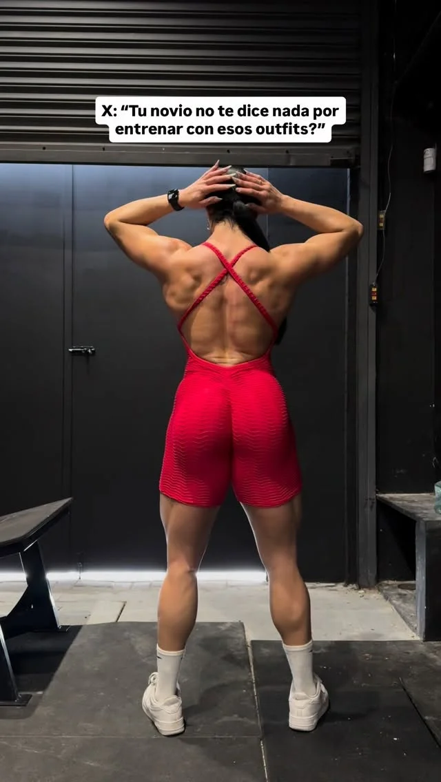 Si no es así, red flag amiga Outfits: @madeinbrazil_fit (-10% ALI10) #gym #humor