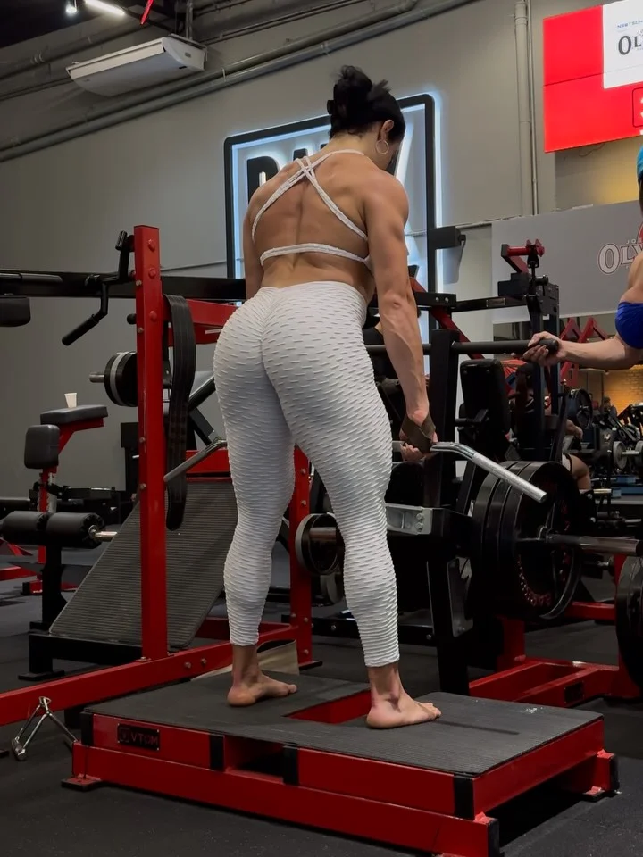 Entrenamiento de GLÚTEO Y FEMORAL Siempre sale mejor cuando se entrena conjunto nuevo de @madeinbrazil_fit (-10% ALI10) #glutes #gymmotivation #fitnessmotivation