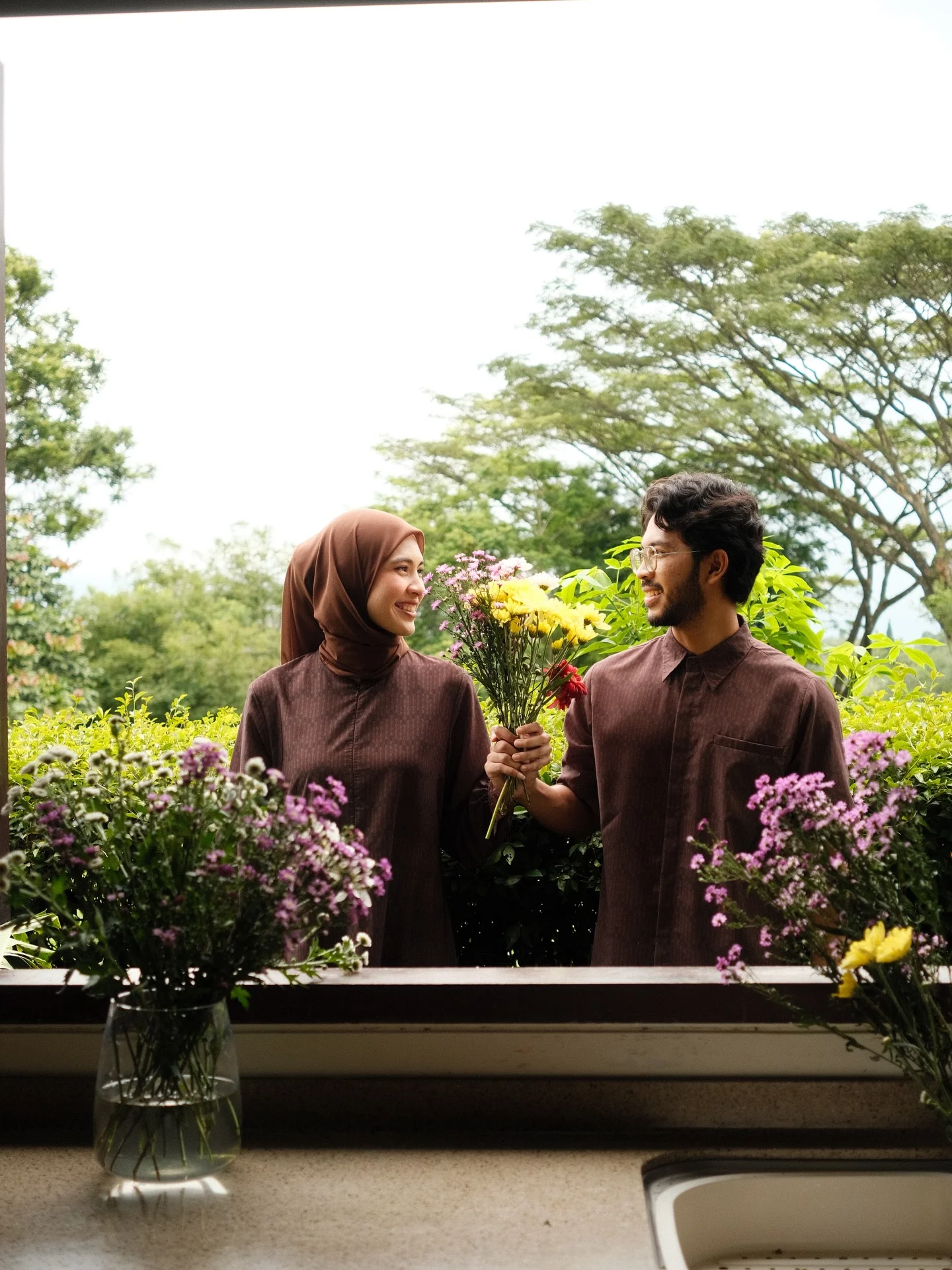 menuju pernikahan tahun ke-3, tapi lebarannya mau ke-4 . . Sarimbitan baju pake dari @9teenclothes kebetulan kemarin kita juga photoshoot bareeengg