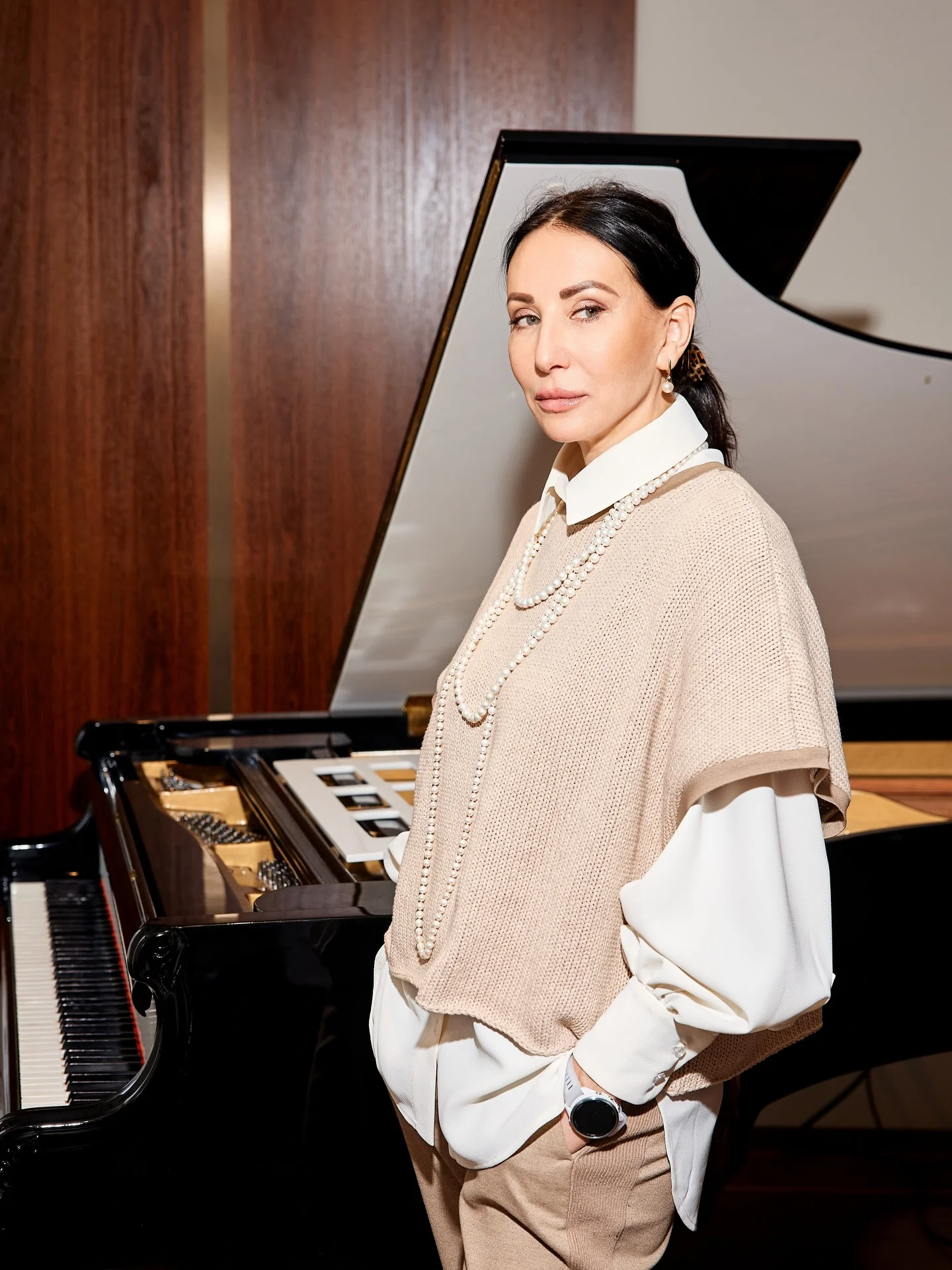 Я сразу смазал карту будня, плеснувши краску из стакана; я показал на блюде студня косые скулы океана. На чешуе жестяной рыбы прочел я зовы новых губ. А вы ноктюрн сыграть могли бы на флейте водосточных труб? В.В.Маяков...