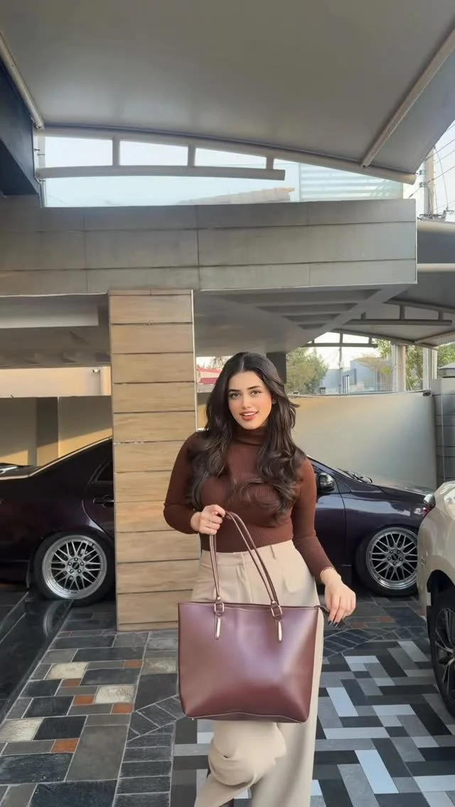 *contains music* Obsessed w these Bags by @bag.x.official 👜😍
Styled with different looks, different moods and they go with everything! ✨
Shop yours now: www.bagx.pk
 
#BagX #Bags #Fashion #Pakistan #Prbyzainab