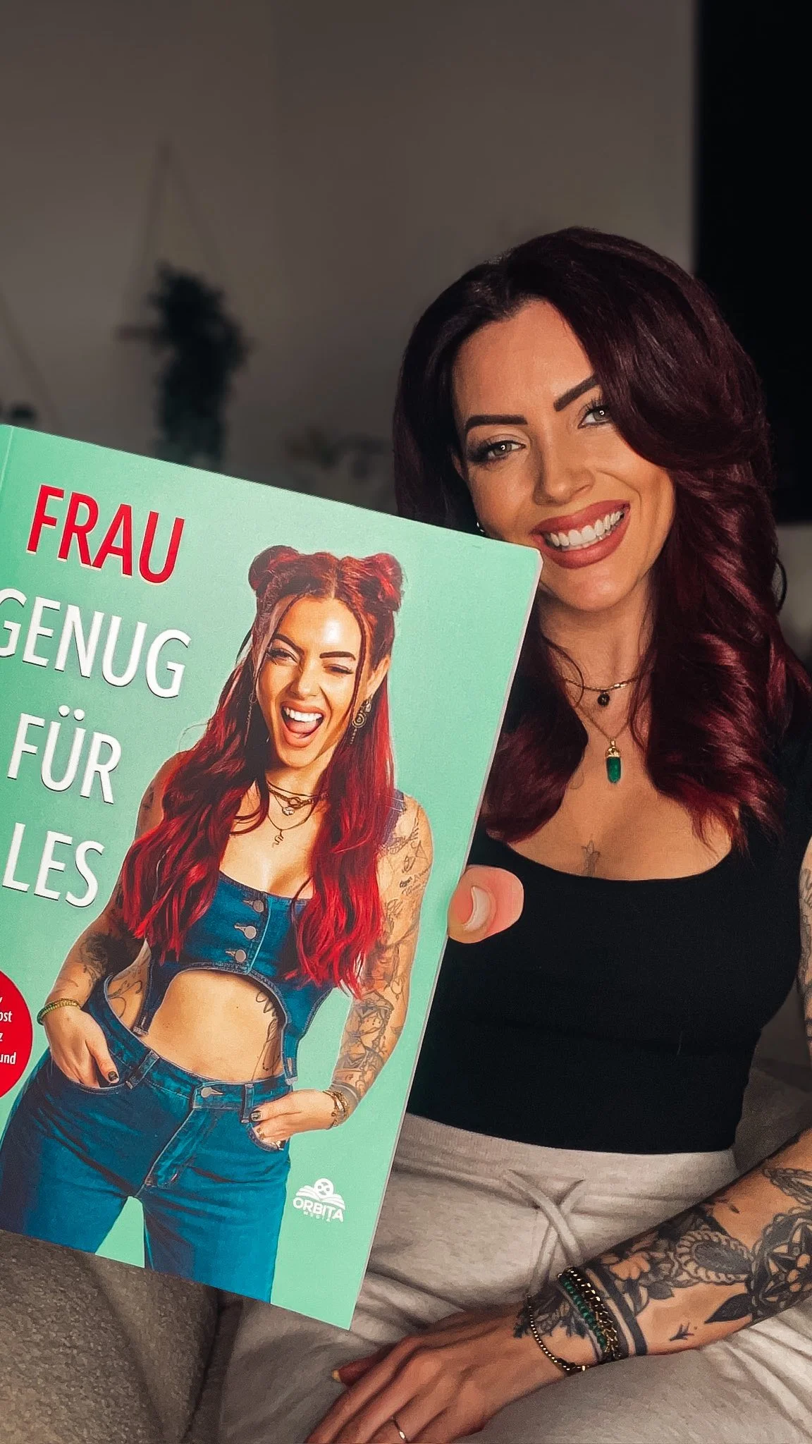 Teil 1/8 VORWORT Dieses Buch bedeutet mir so viel Ich freue mich wenn ihr FRAU GENUG FÜR ALLES in euren Händen halten könnt ❤️ Ein Buch, welches JEDE FRAU da draußen lesen muss Es löst all eure Zweifel & gibt euch so vi...