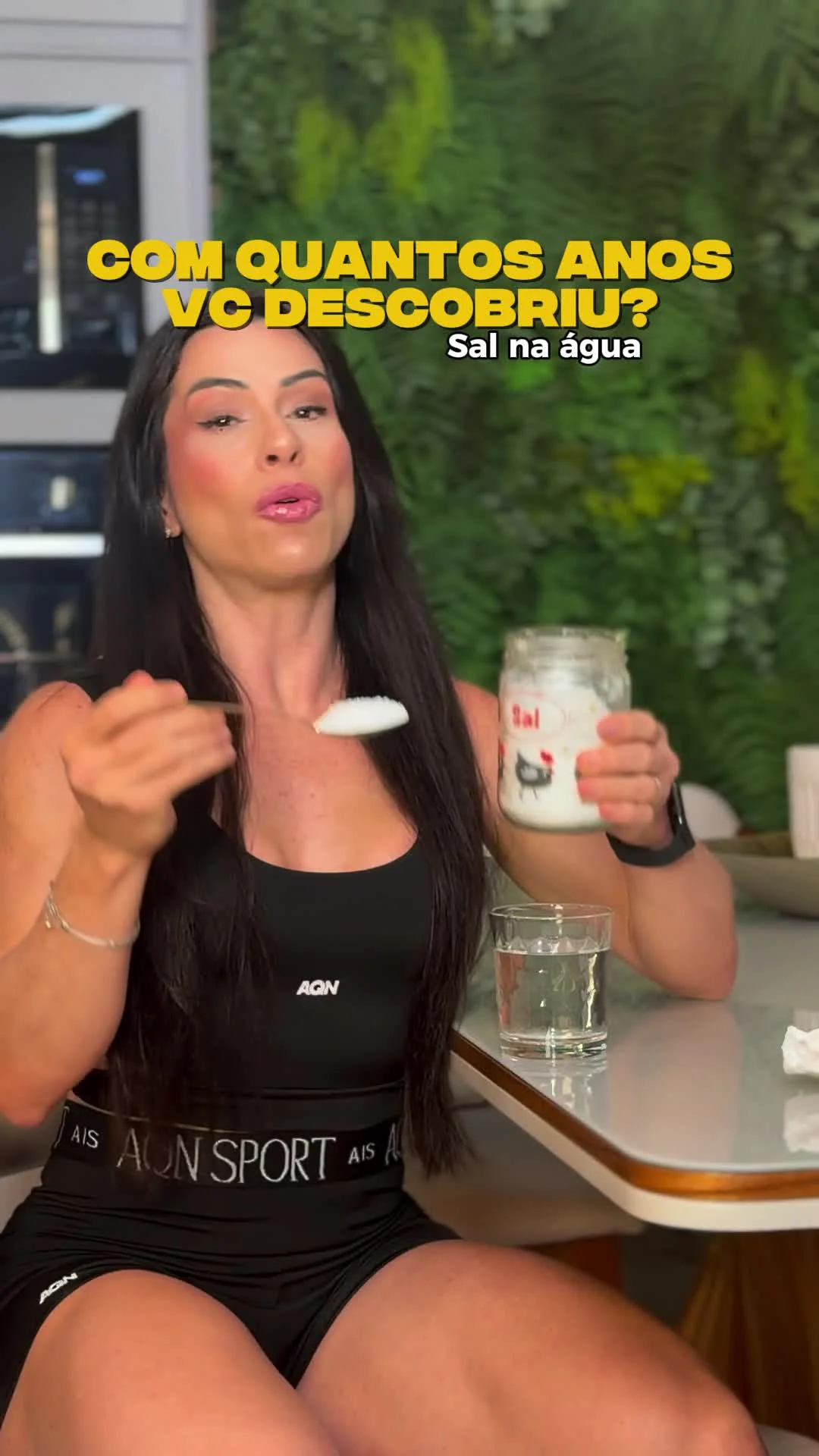 Com quantos anos você descobriu que colocar sal na água é uma das maiores picaretagens fitness da internet? A maioria das pessoas já consome sal em excesso. Segundo a Organização Mundial da Saúde, o consumo recomendado...