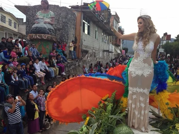 Hace 11 años en el carnaval de Huauchinango en Puebla me tocó ser la reina del carnaval #ᴛʙᴛ feliz jueves para todos!