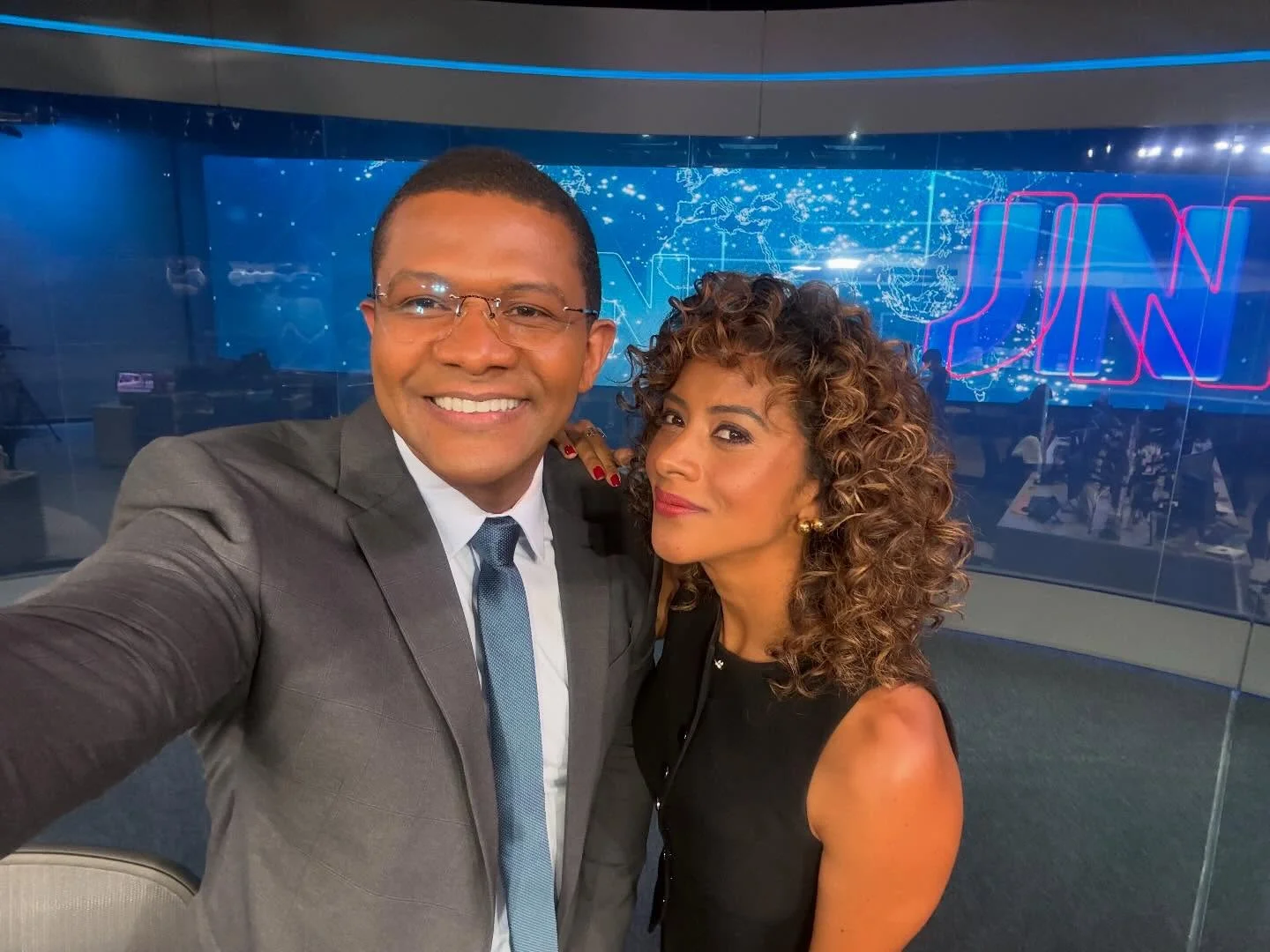 É sempre um honra o plantão do @jornalnacional ao lado de @alinemidlej !