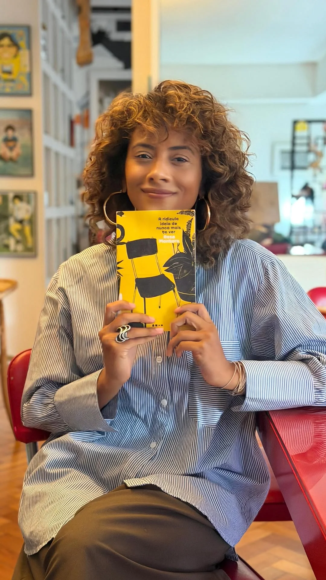 Um tiquinho de finitude, autonomia e presença. Que tenhamos a consciência, em vida, da preciosidade que é termos quem amamos por perto. E que nós, especialmente as mulheres, tenhamos a liberdade emocional necessária par...