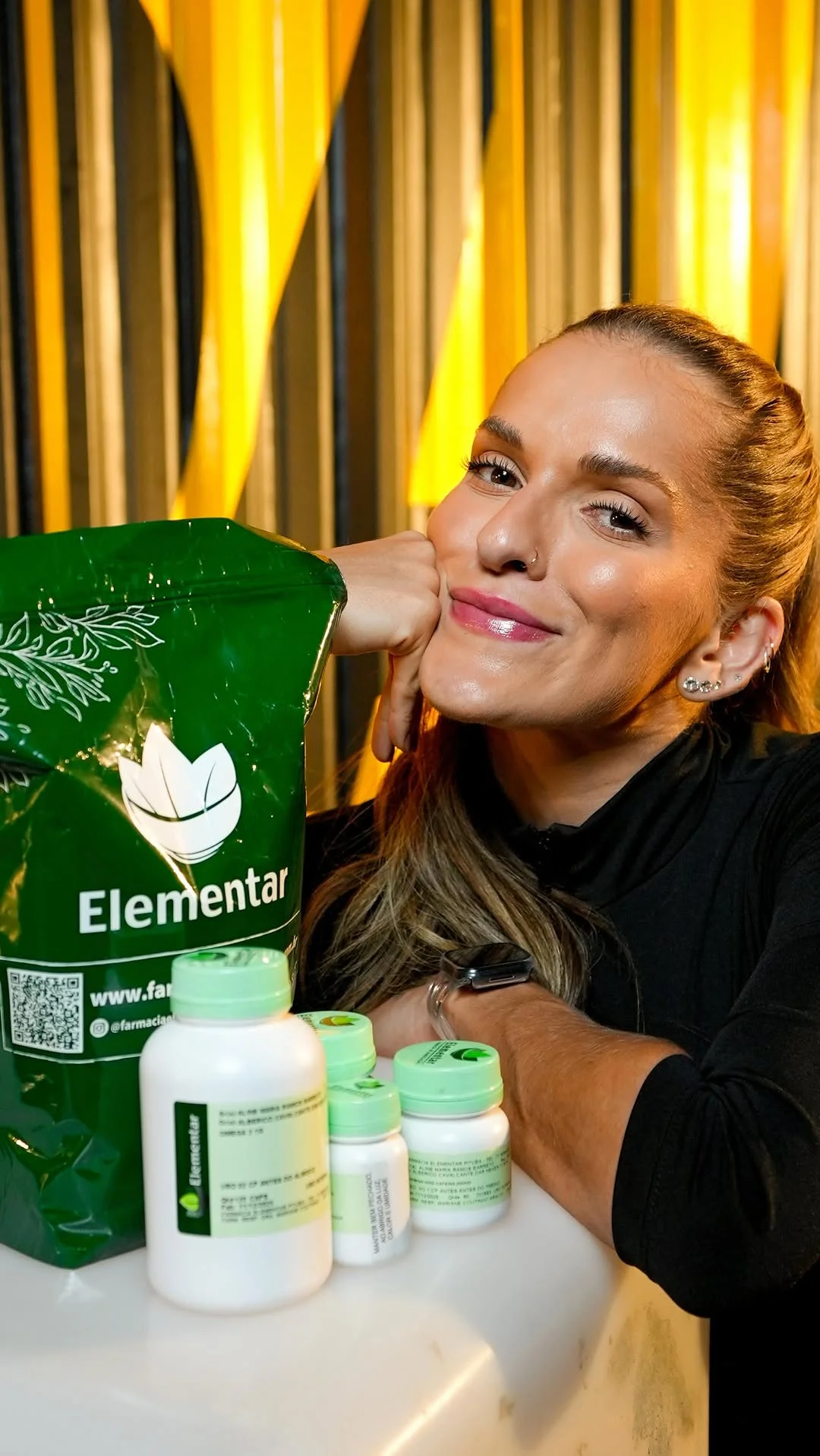 Me acompanhou no Carnaval, mas já está presente há 10 anos na minha vida. Recebi um kit pensado para quem vive intensamente. Os shots, pra ter mais disposição pra VIDA num geral. A proteção, para cuidados com a pele sob...