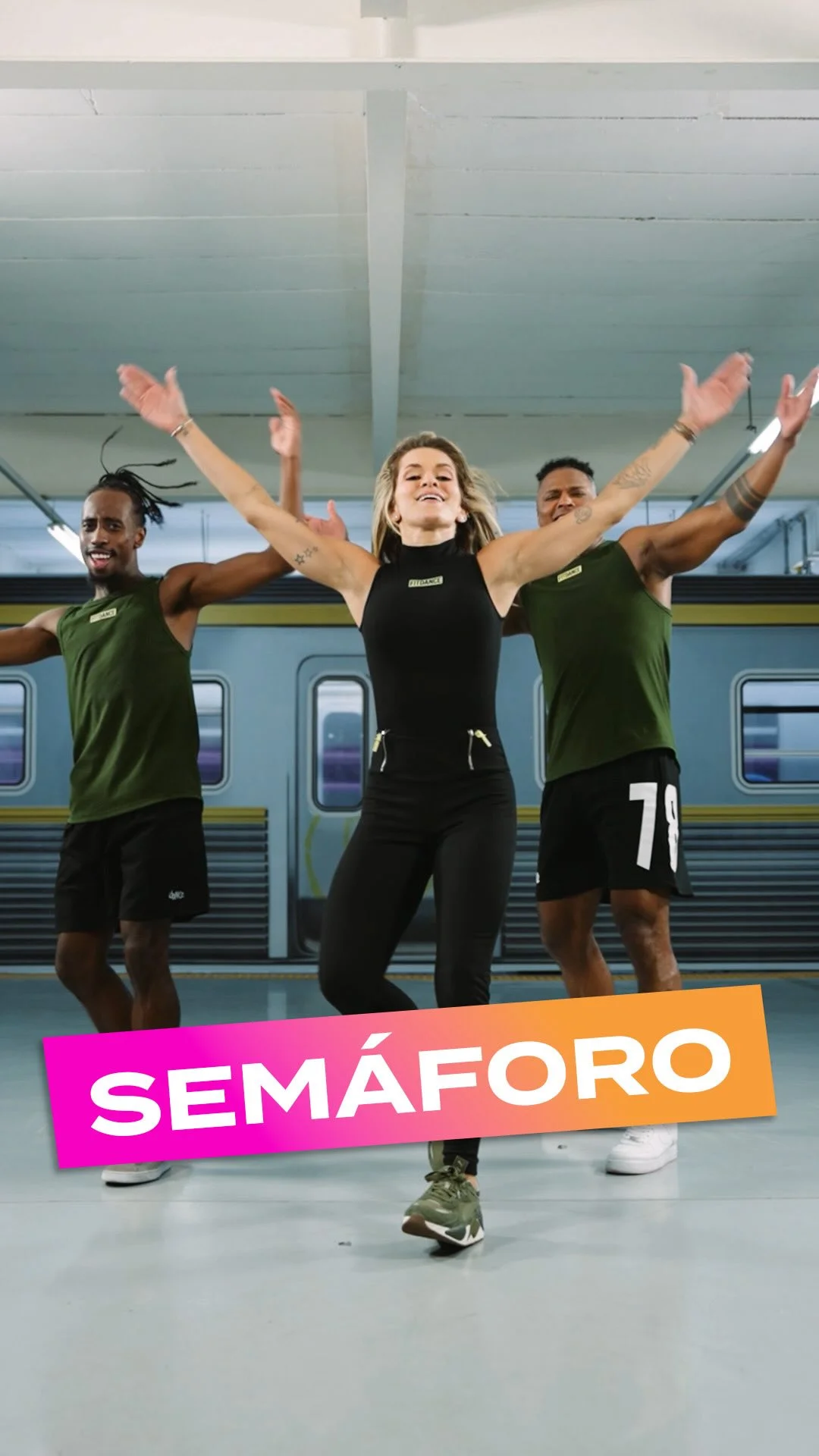 SEMÁFORO @mcgw1 @psirico Quem já aprendeu essa? ✨ Dançarinos: @d_astral @alinemramos @gustavosantosw DC: @luavilass