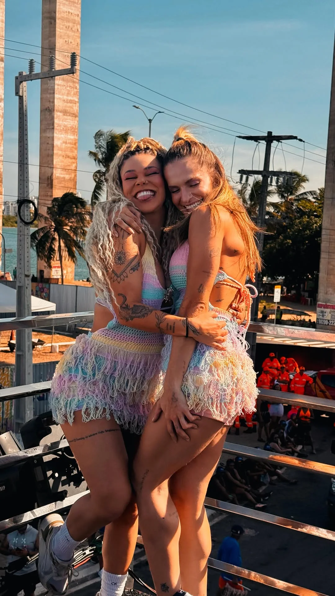 Nem eu acreditei que isso aqui aconteceu mesmo, sabia?! QUE DELÍCIA QUE FOI ESSE SHOW EM NATAL, e ainda mais dividindo esse momento com ela @alinemramos ❤️ PANAMERAMOS MUITO EM NATAL NO CARNAVAL !!