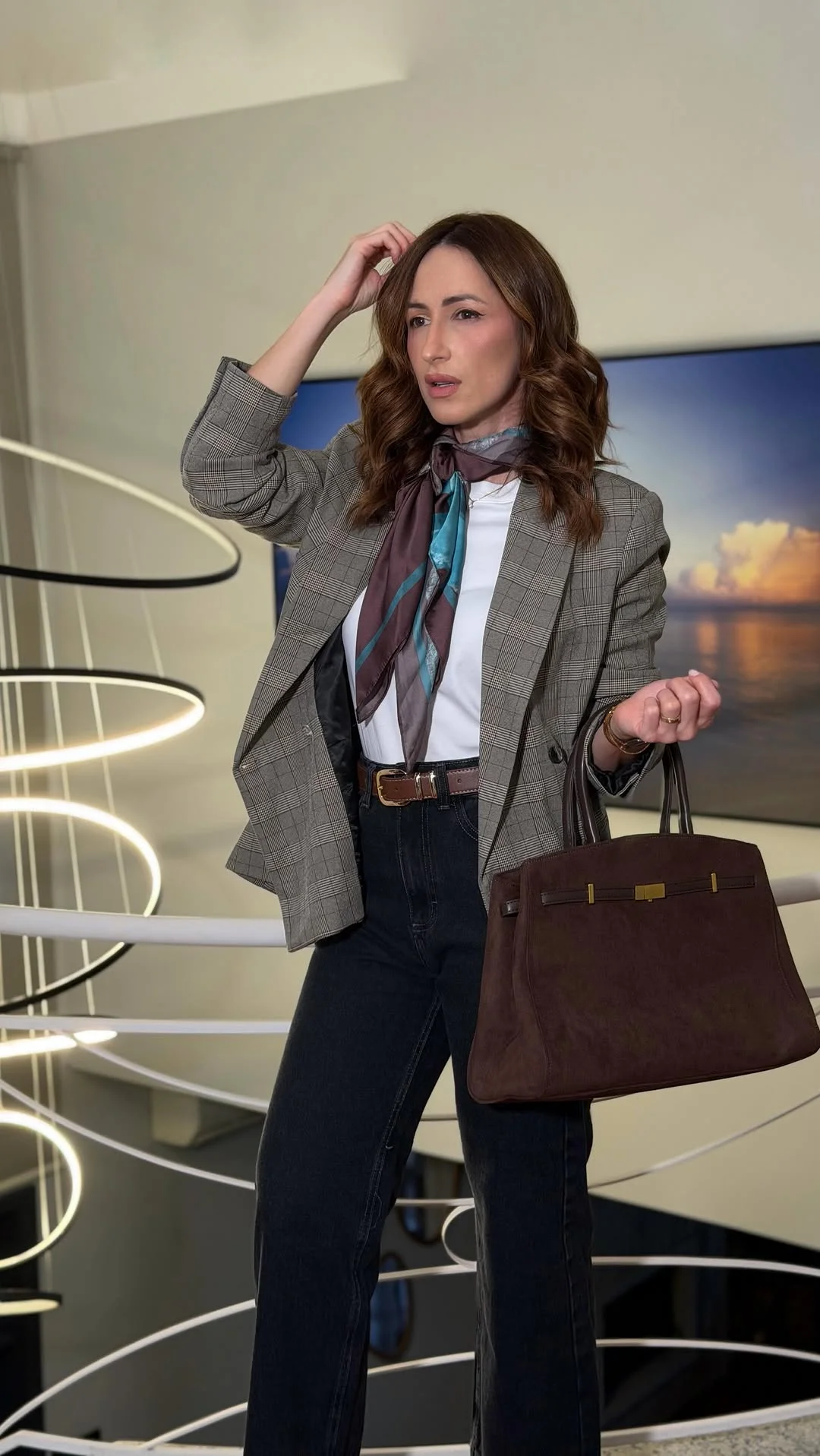 Eu amo trazer inspirações pra vocês! Esse look está aprovado? Look inspirado na @alexandralapp se gostou das peças, pede link no comentário o jeans reto cropped é ótimo para baixinhas e deixa o look bem mais bonito do que com mom jeans! #dicasdemoda #lookinspiração #lookperfeito #lookcomjeans #looklindo