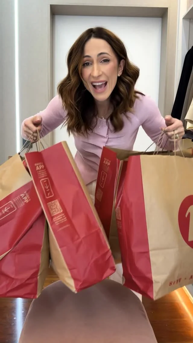 COMPRONASSSSS DONA RENNER! Já pede link no comentário e use CUPOM ALINI para desconto! Eu to apaixonada na nova coleção! Vocês viram o tour que fiz na loja né? Agora vão conferir tudo que amei e trouxe pra casa! Aproveitem meu cupom pra comprar todas as novidades com desconto!! #dicasdemoda #comprinhas #cupomrenner #lookinspiração #lookperfeito