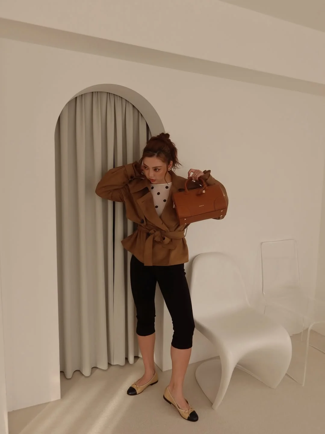 @mi0306chi x @sly_official ミチスライのトップスとトレンチ Capri pants @searoomlynn_official Shoes @chanelofficial Bag @paris64world Sunglasses vintage @dior