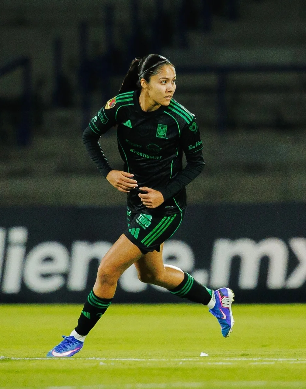 Después de un largo camino recorrido, hoy estoy de nuevo aquí, disfrutando de lo que más amo: jugar ⚽. Agradecida con todos aquellos que nunca me dejaron caer. Hoy el sueño sigue más firme que nunca ✨