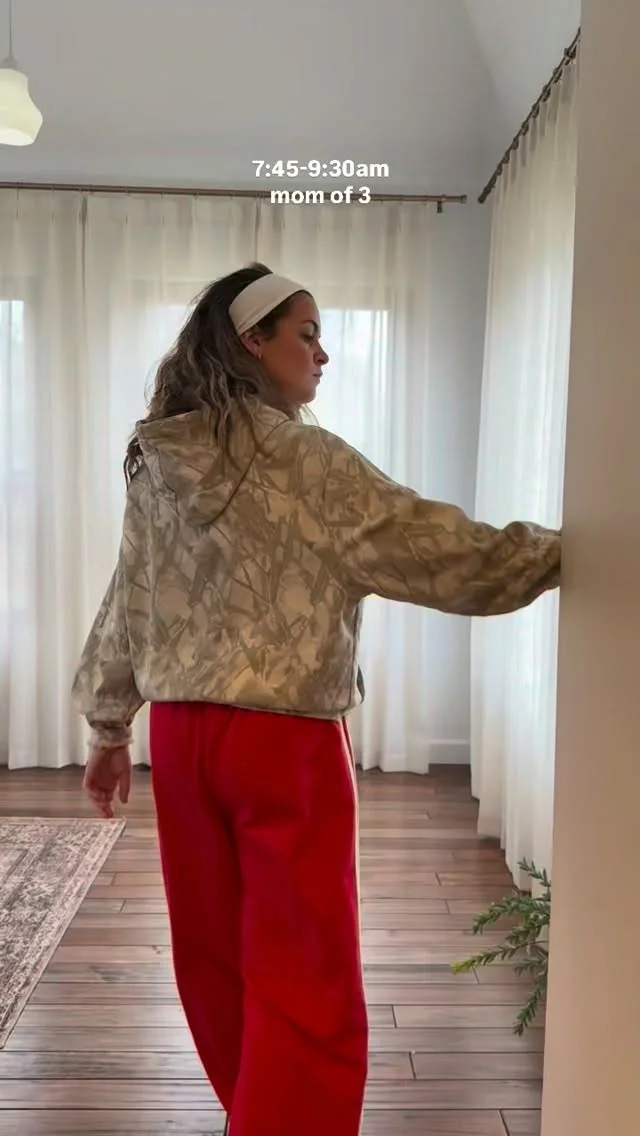 Nothing like a 4:45 wake up call ‍ anyone else enjoying amazing weather?! Sadly it’s coming to an end soon #momvlog #momlife #morningroutine #momof3 #chicagomom