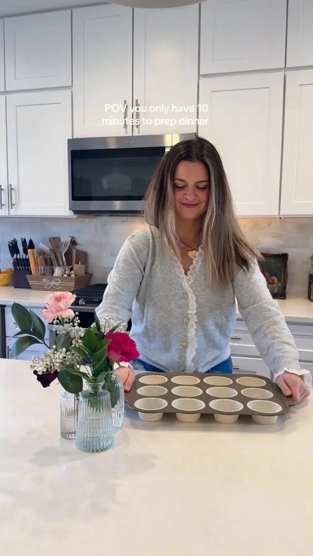 Pulled Pork Stuffed Cornbread Muffins 1. Preheat oven to 400 degrees prep cornbread mix according to package. 2. Prep pulled pork (premade works great or crockpot to dump and go) 3. Grease each muffin tin then fill up 1...