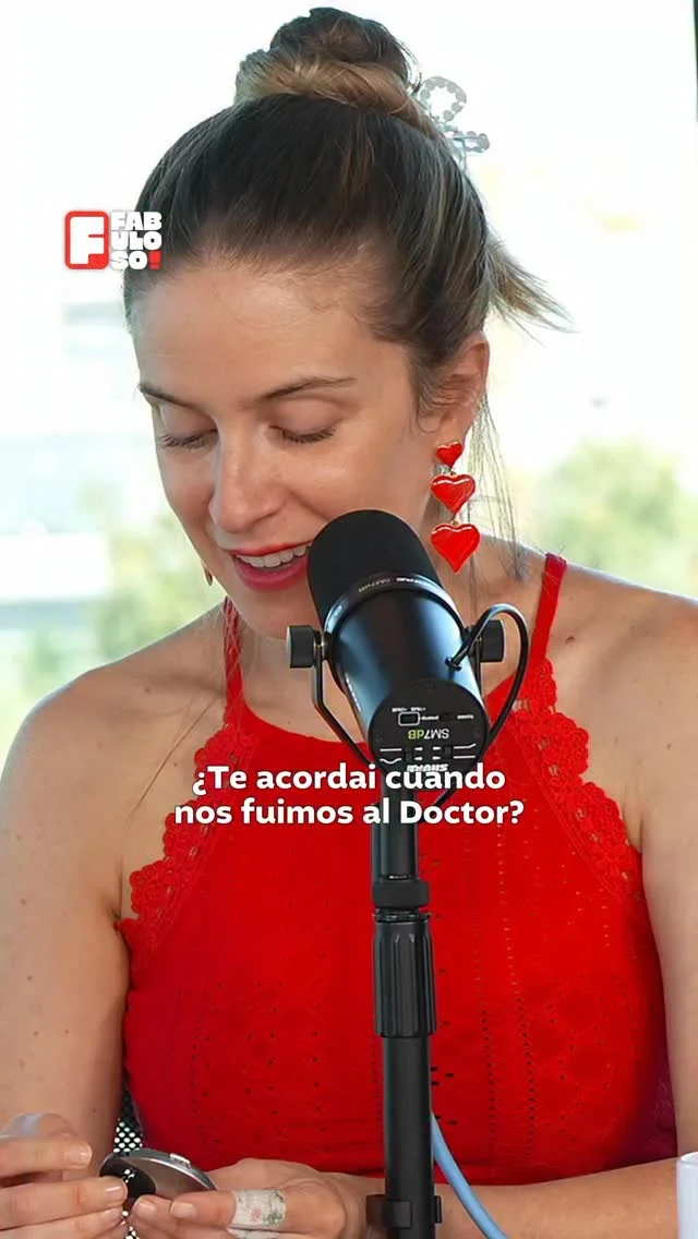 Esos celitos falsos 😏 no tan falsos 😅🤣

Esto mismo todas las semanas a través de Fabulosooooo, #MartesDePololeo con @alisonmandel y @pedroruminot 🤩

#UnVeranoFabuloso #SomosFabuloso