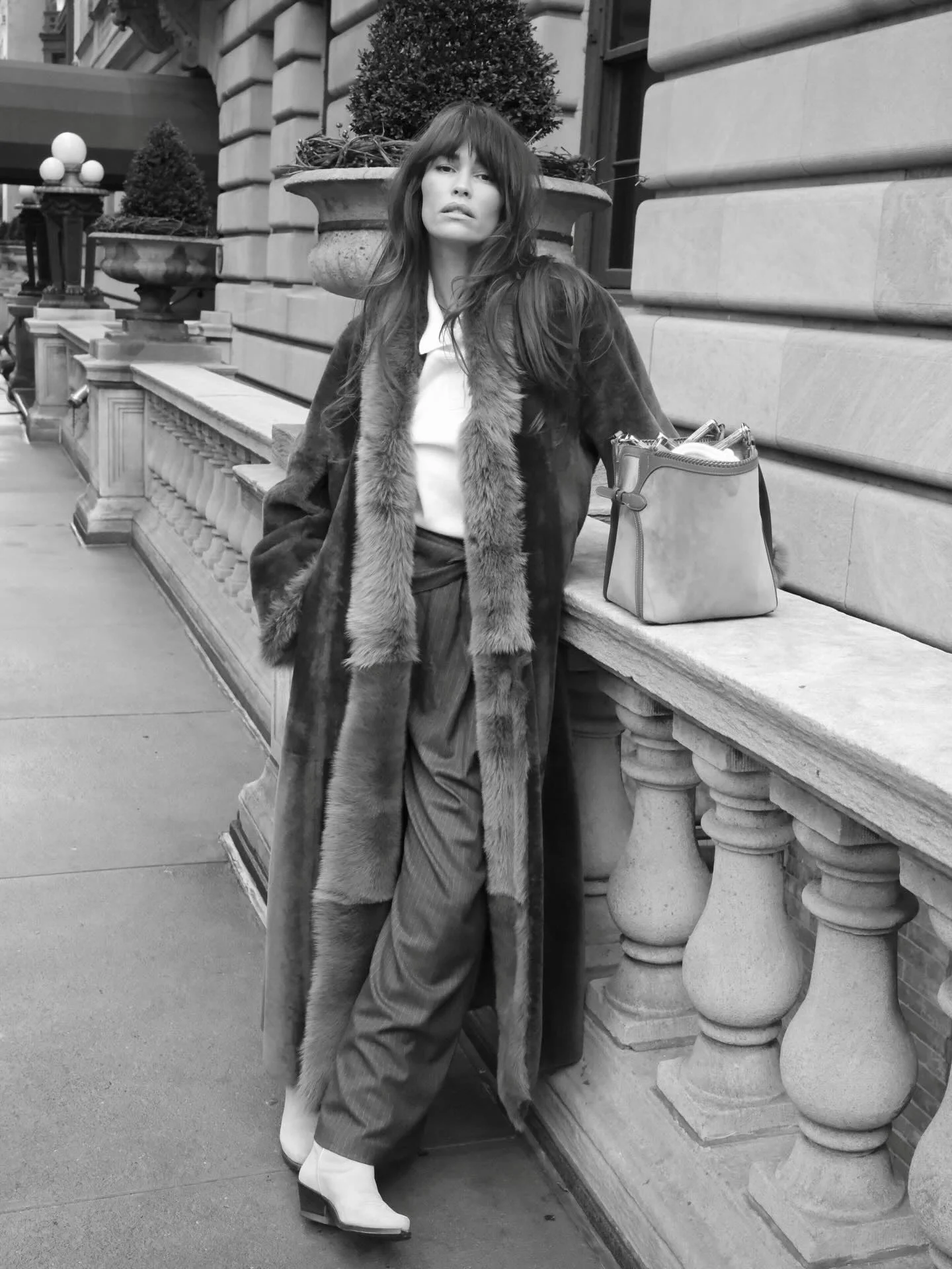 We could easily say this is my favorite coat. This city just hits different. Tried sushi in a tube and I’m officially obsessed. And the dogs walking past The Surrey definitely know they’re getting a treat