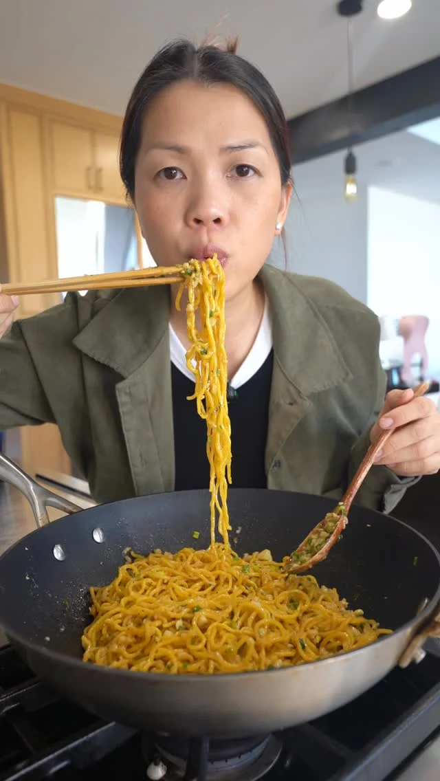 ASIAN STYLE GARLIC NOODLES note: I did not measure my garlic & scallion in the video but i have it measured down below. Feel free to add more or less INGREDIENTS 1 lb noodles* 4 TBSP butter 4 TBSP minced garlic 3 choppe...