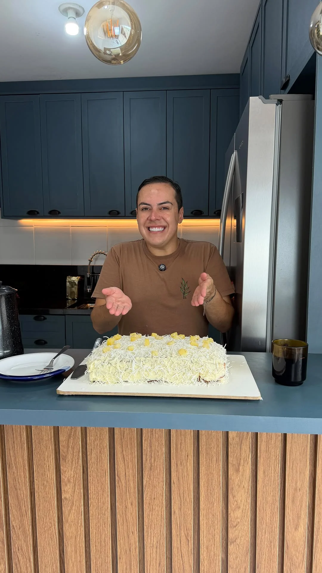 (Quadro - Master Best) Tá ótimo um cafezinho pra um final de tarde de domingo né?! @alissonspitzner *Ingredientes Massa: Uma xícara e meia de açúcar; 5 ovos inteiros; 3 xícaras de trigo; 120ml de leite integral; 1 colhe...