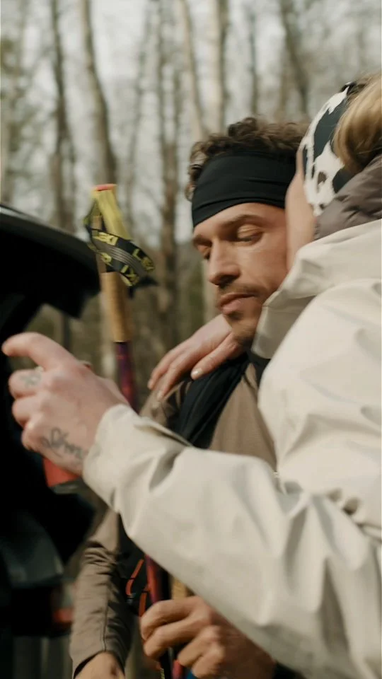 Bienvenue dans l’intimité de ce moment où l’on revient au camp après la première loop de la Barkley. On parle souvent de ceux qui courent, rarement de ceux qui tiennent derrière. Je n’aime pas dire les personnes « de l’...