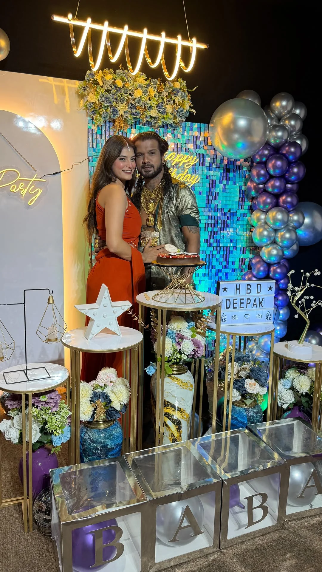 Happy birthday mere king ❤️ Dress @lahanga_bazzar #deepakbhau #alkasingh #happybirthday #couplegoals #birthdayboy