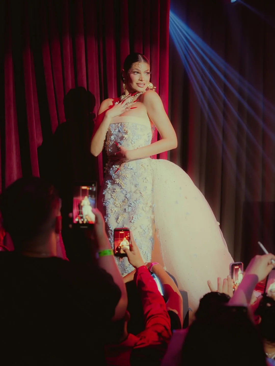 Un verdadero lujo de espectáculo el que vivimos con @allaboutvalentina en ARQUEERIS ✨