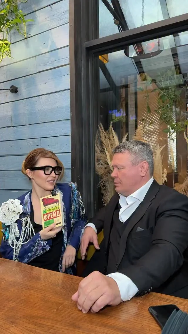 Олег Тактаров мировая звезда MMA, первый русский чемпион UFC и мастер самбо. Он покорил Голливуд ролями в блокбастерах вроде «Предложения не для отказа», «Заложницы» и «Отчаянных» с Стивеном Сигалом и Робертом Де Ниро,...