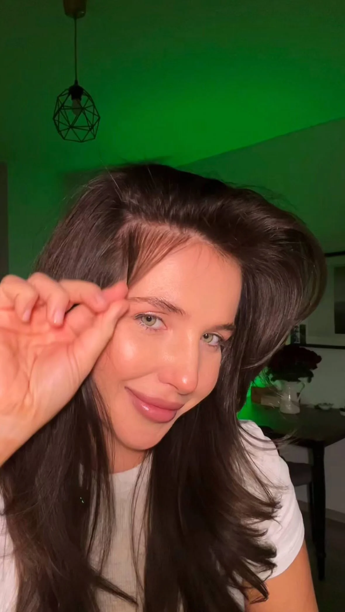 Ампула создана специально для бережной стимуляции роста волос. В составе только натуральные компоненты, которые помогают укрепить корни и активизировать новые волосяные фолликулы. Без гормонов ✅ Без стероидов ✅ ✔️ Средс...