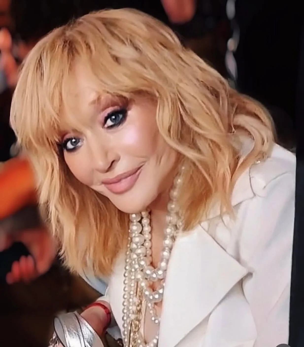 Наплюй на их мнение, живи в свое удовольствие...