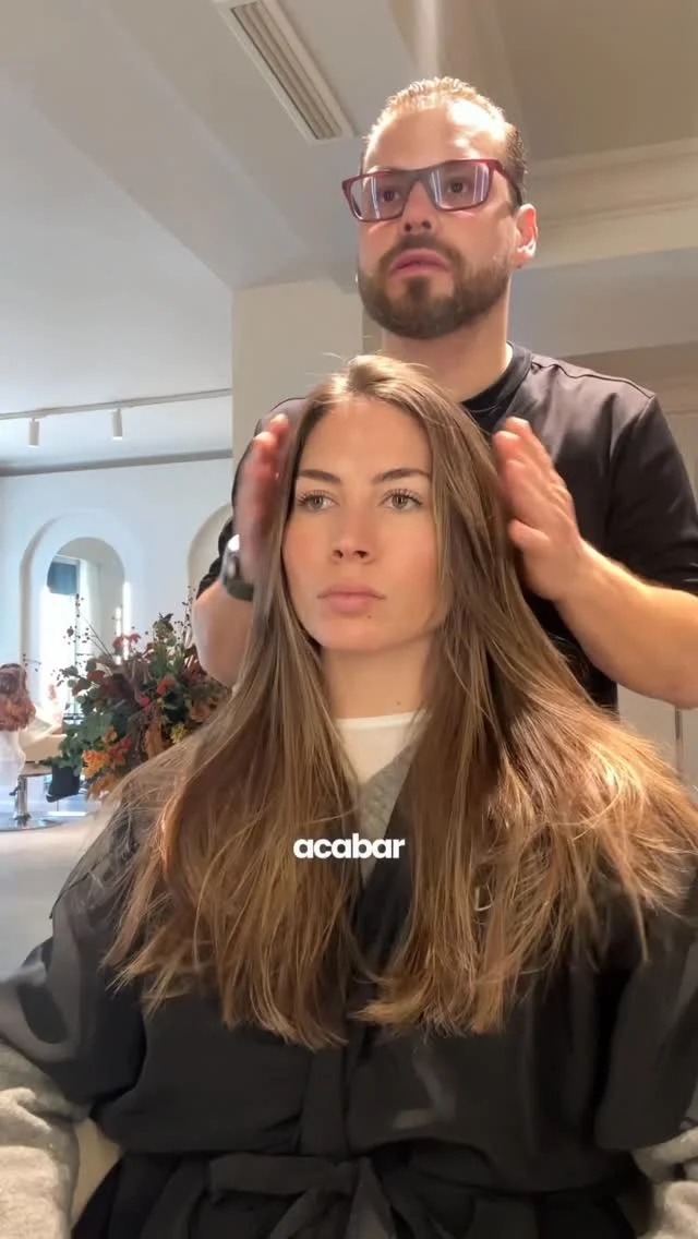 Se llama “ anti encrespamiento” y lo hago en @gabriel_llano , dura hasta 3 meses porque se va con los lavados (si te lo lavas todos los días te va a durar poco amiga) y no te alisa el pelo como tal ni te lo apelmaza, si...