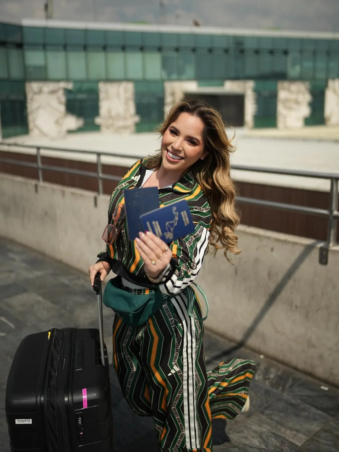 ¿A qué experiencia creen que voy? ✈️☄️ Al Ganador le daré Q300 Se me acabó mi primer librito de sellos de pasaporte y visas LO LLENE DE SELLOS DE VIAJE … VOY POR EL SEGUNDOOOO WTF gracias a papito Dios por cada Oportuni...