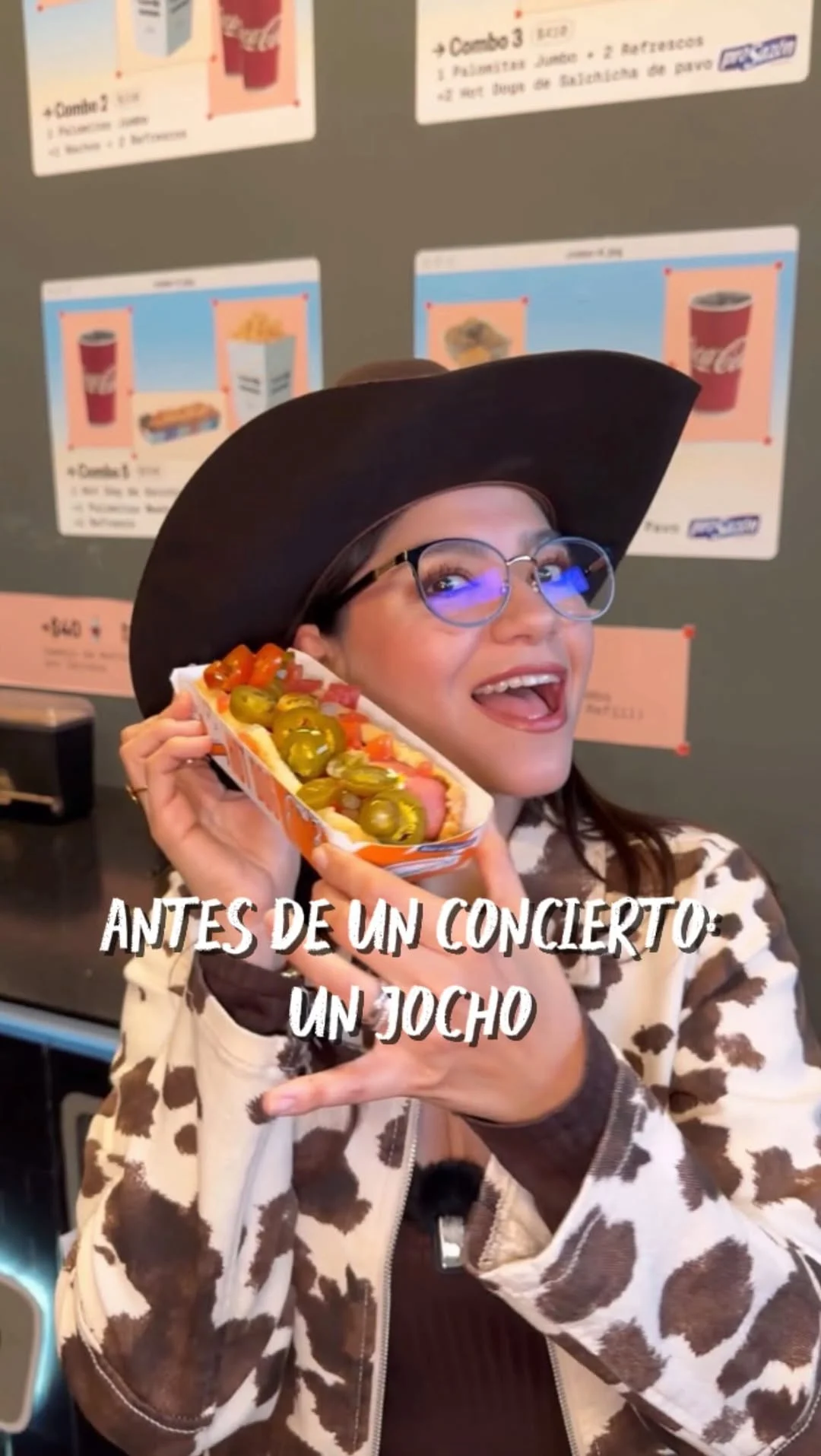 Necesito que pruebes esta deliciosidad antes de entrar a tus eventos en @escenariognpseguros La salchicha @prosazon está deli en un hotdog calientito. P.D. Ponle palomitas jeje