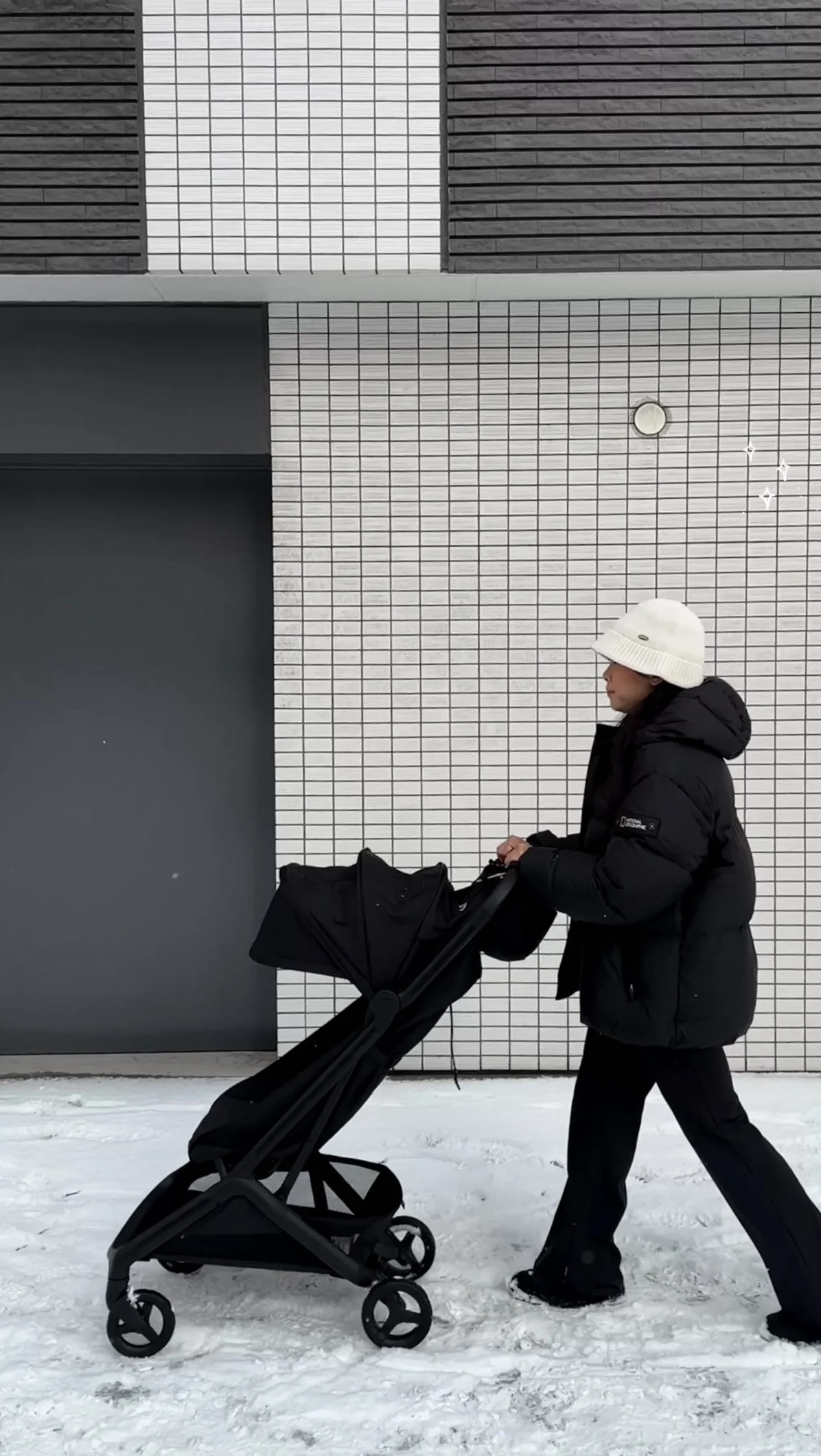 Throwback liburan ke Jepang bareng Ea & Ao✈️ Kalau soal traveling, pilihan stroller kami selalu Bugaboo Butterfly 2. Apalagi menjelang mudik, stroller ini super cocok untuk perjalanan nyaman & praktis! Yuk, mampir ke st...