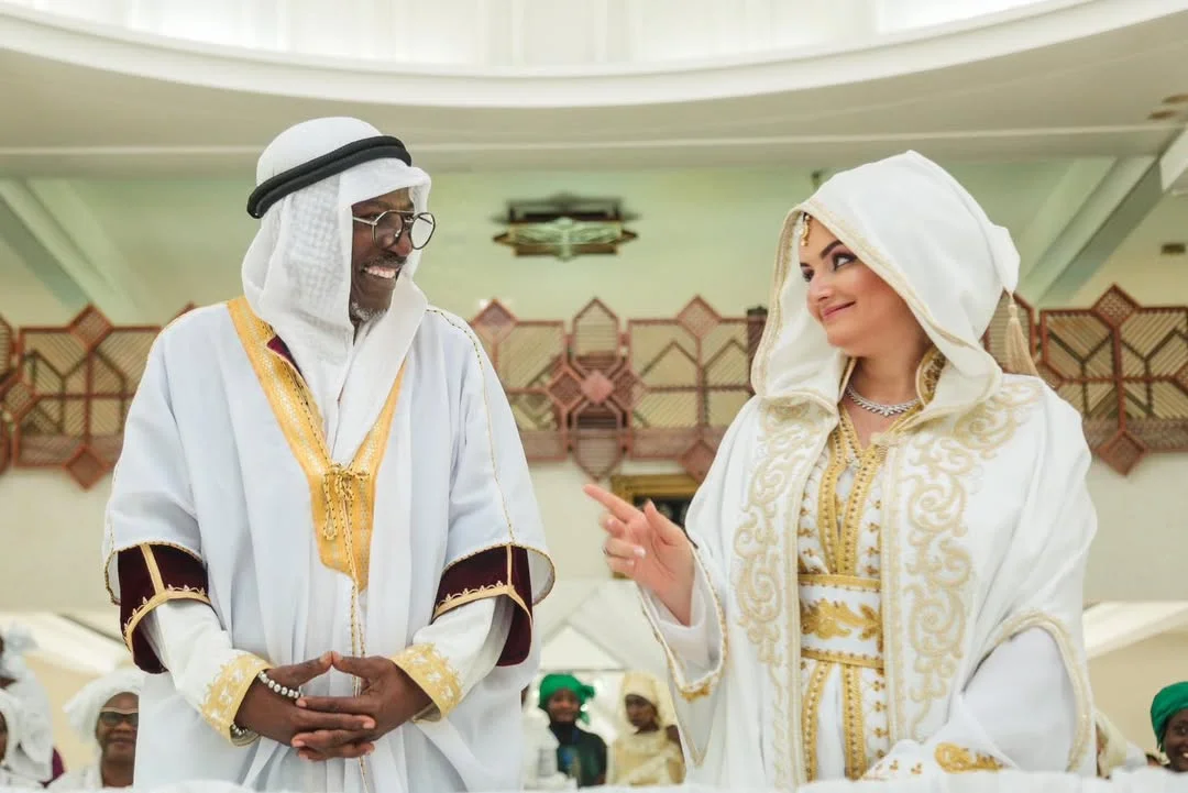 20/02/2020… Noces de Chypre et toujours ce parfum de complicité à rire et à se taquiner…. MERCI mon Ange de m’avoir ressuscité et de colorer notre quotidien de ton humour, ta répartie et ta protection. Même si tu me « g...