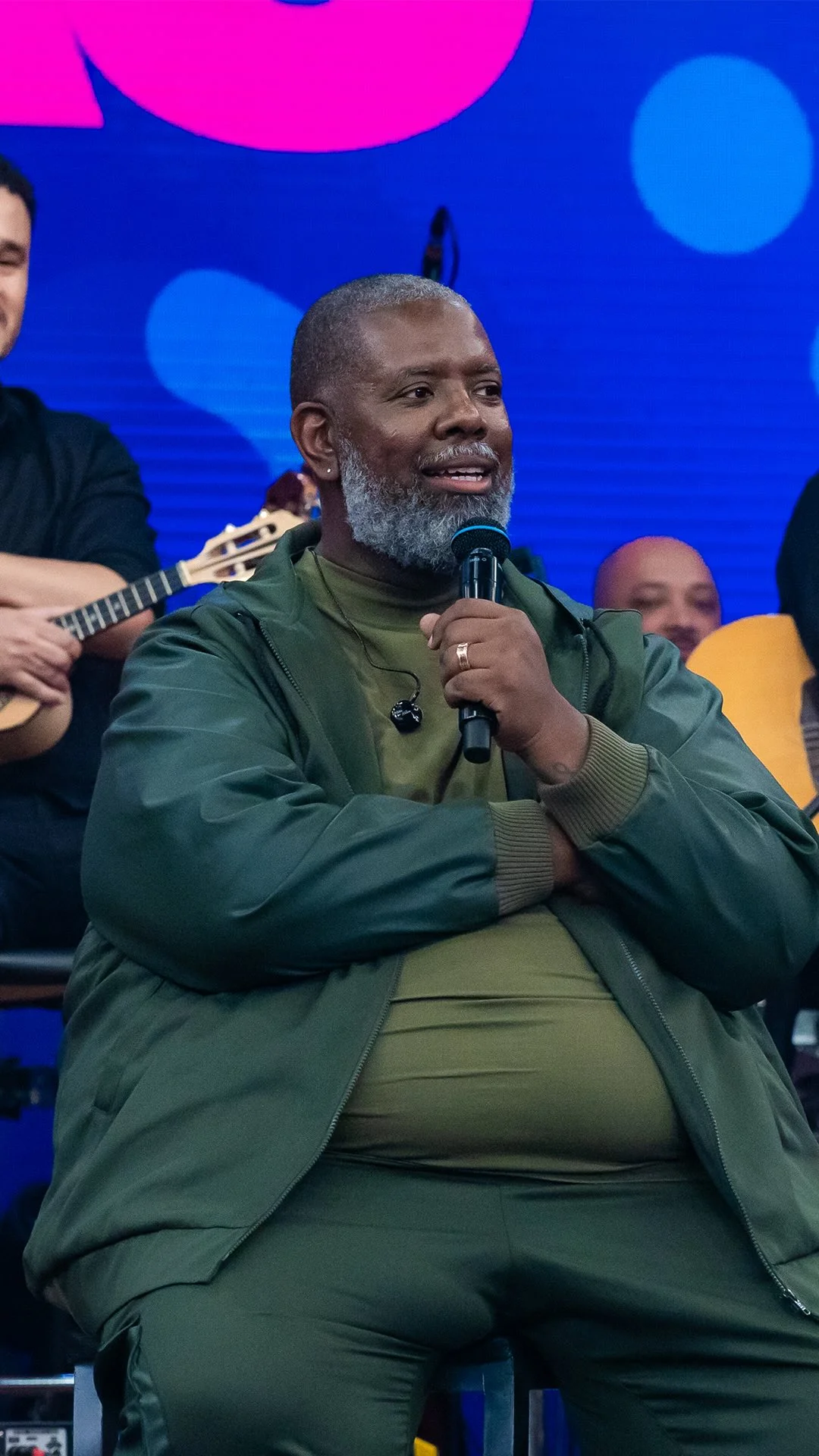 Respeita o gogó do Pericão! Que momento épico no #AltasHoras revisitando a carreira e entregando TUDO nessa performance de “Melhor eu Ir”! Quem mais cantou junto aí?